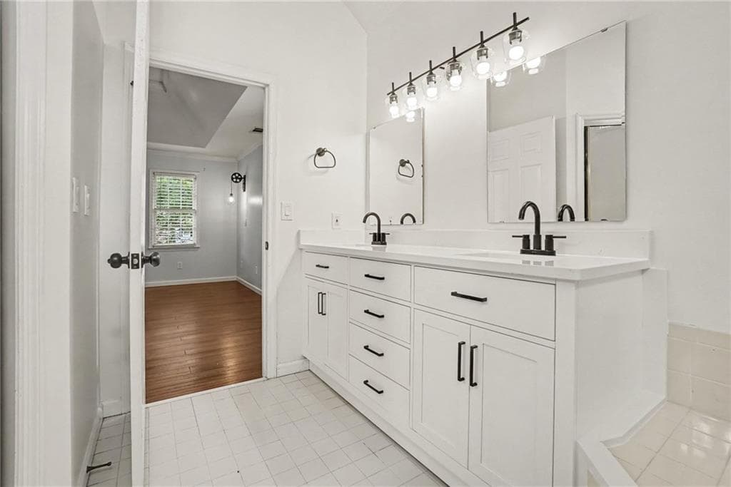 5 bedroom, 3 bathroom, 2,562 sq ft single family residence for sale at 5709 Fairwood Drive, Acworth, GA 30101 — photo 5