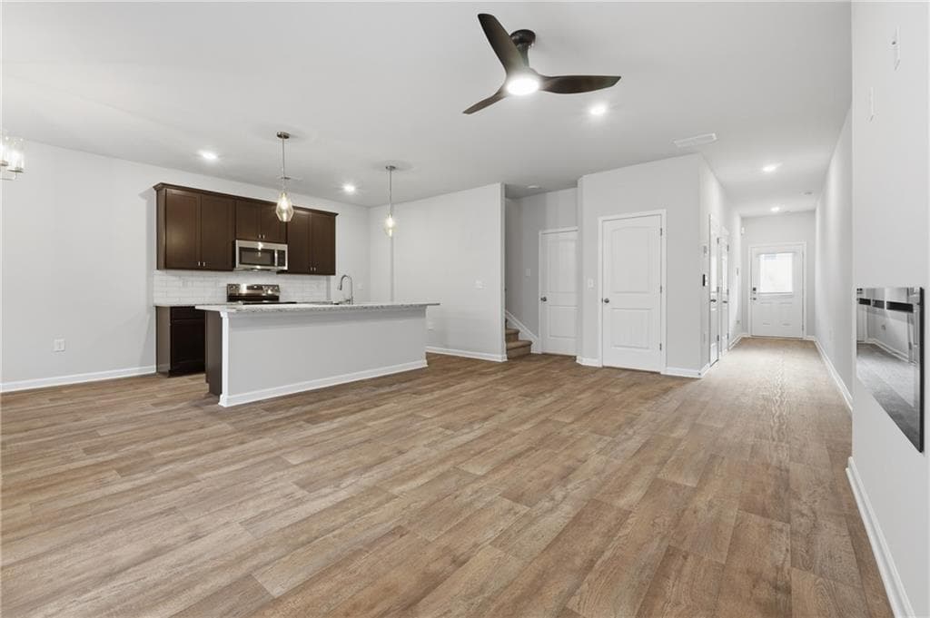 4 bedroom, 3 bathroom, 1,827 sq ft townhouse for sale at 3228 Winding Waters Way, Powder Springs, GA 30127 — photo 5