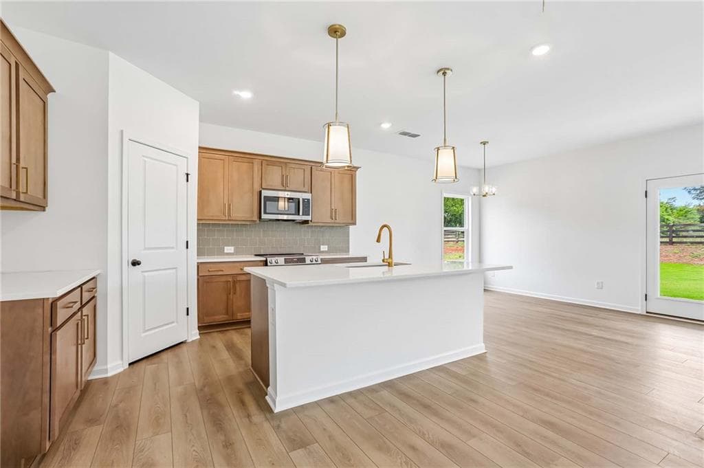 4 bedroom, 3 bathroom, 2,409 sq ft single family residence under contract at 109 Candler Trace, Cartersville, GA 30120 — photo 9