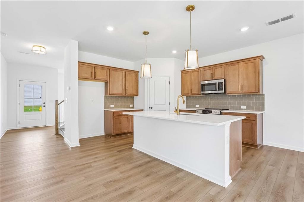 4 bedroom, 3 bathroom, 2,409 sq ft single family residence under contract at 109 Candler Trace, Cartersville, GA 30120 — photo 8