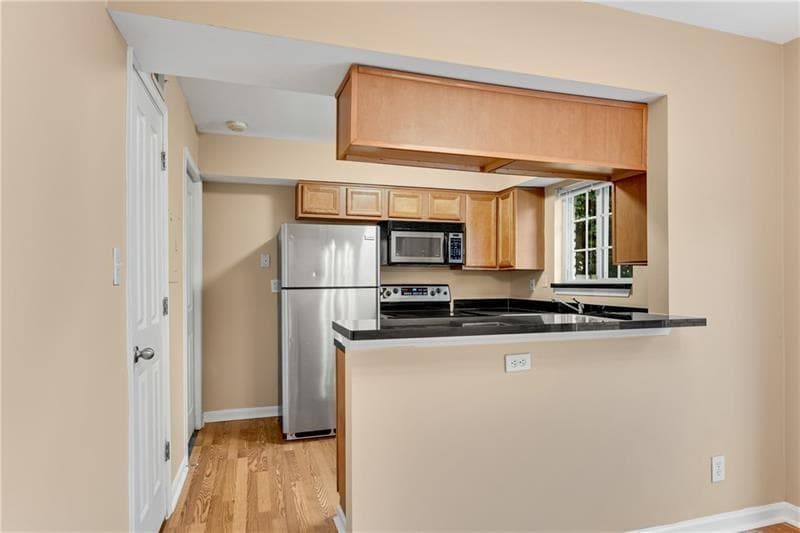3 bedroom, 2 bathroom, 1,000 sq ft condominium for rent at 6940 Roswell Road F2, Sandy Springs, GA 30328 for $1,750 a month — photo 9