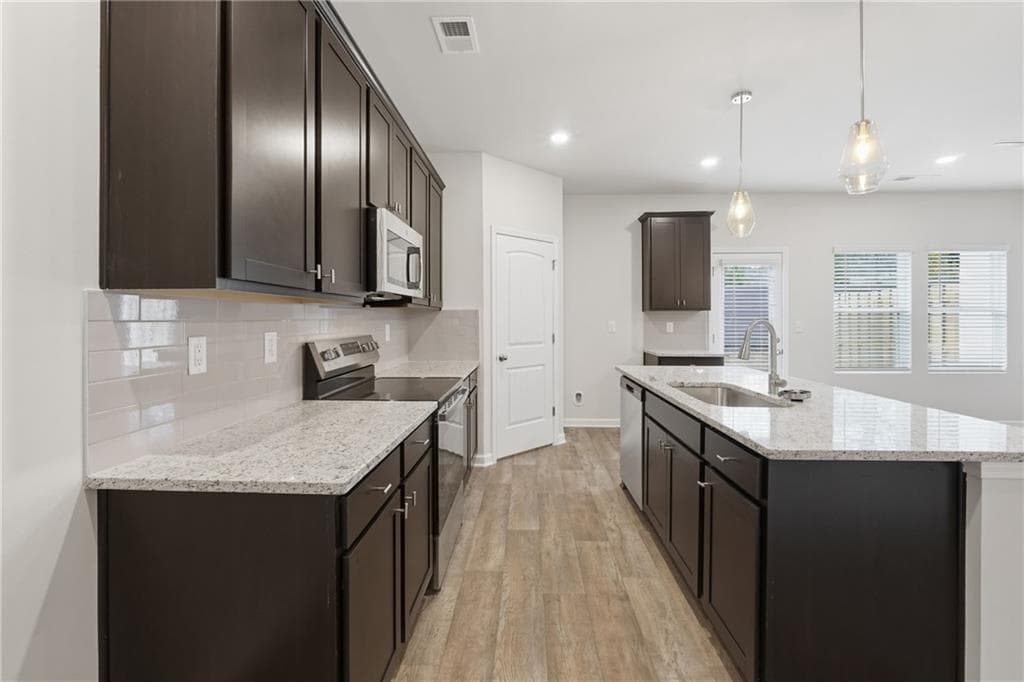 4 bedroom, 3 bathroom, 1,852 sq ft townhouse under contract at 3220 Winding Waters Way, Powder Springs, GA 30127 — photo 5