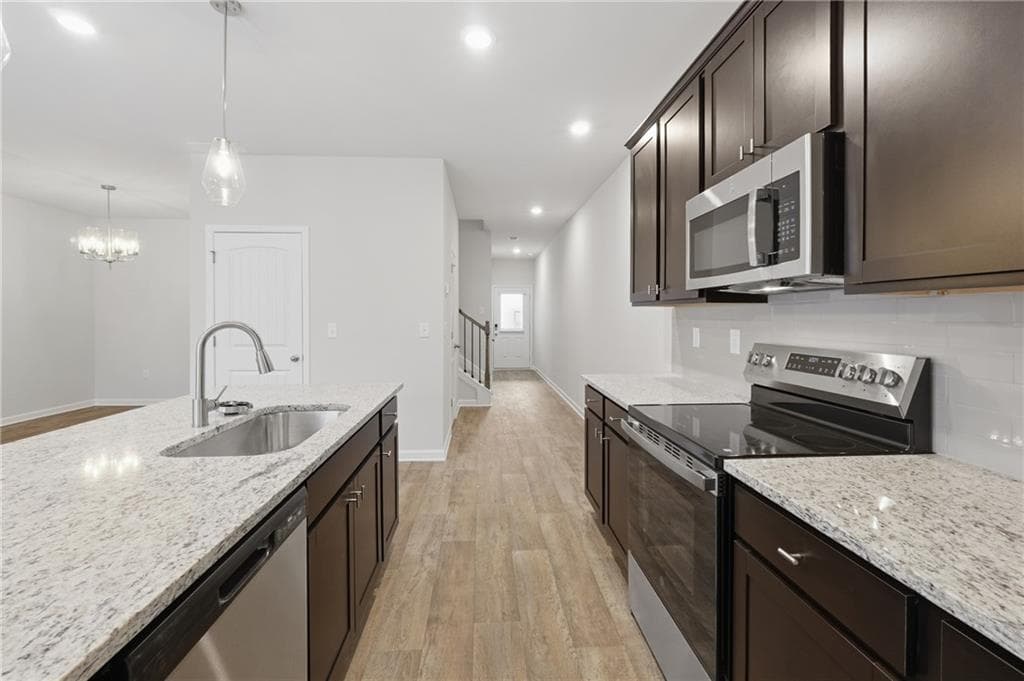 4 bedroom, 3 bathroom, 1,852 sq ft townhouse under contract at 3220 Winding Waters Way, Powder Springs, GA 30127 — photo 6