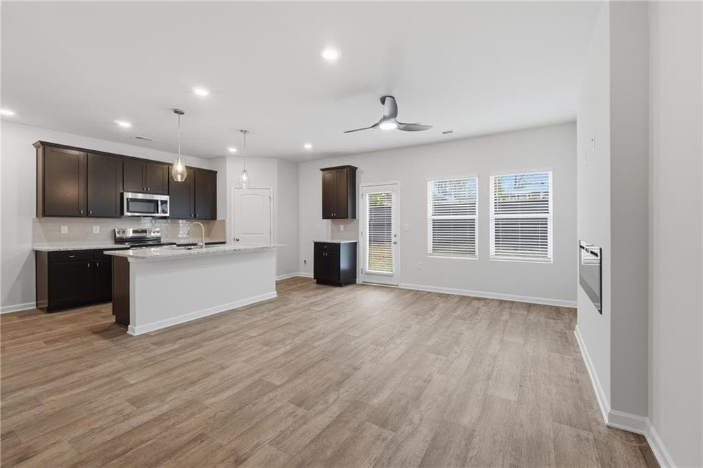 4 bedroom, 3 bathroom, 1,852 sq ft townhouse under contract at 3220 Winding Waters Way, Powder Springs, GA 30127 — photo 9