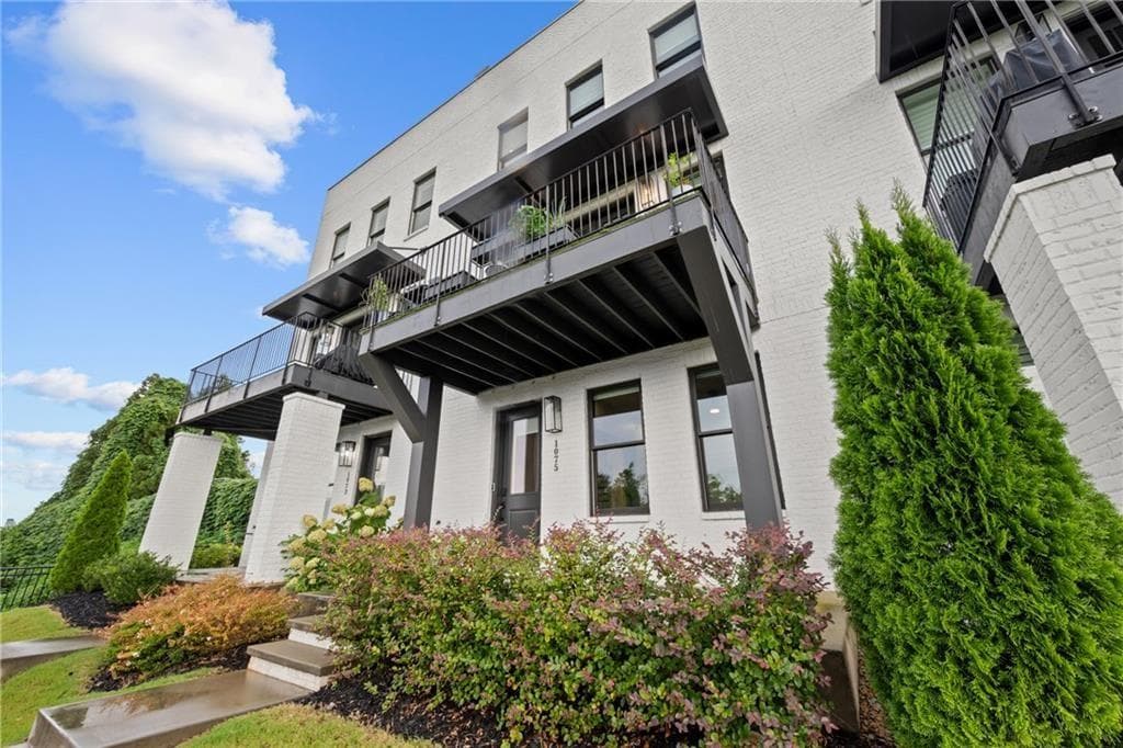 3 bedroom, 4 bathroom, 2,294 sq ft townhouse for sale at 1075 Robert Smalls Way, Atlanta, GA 30318