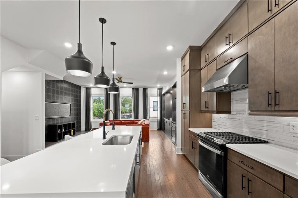 3 bedroom, 4 bathroom, 2,294 sq ft townhouse for sale at 1075 Robert Smalls Way, Atlanta, GA 30318 — photo 6