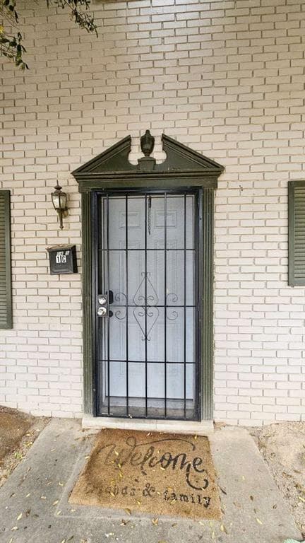2 bedroom, 2 bathroom, 1,100 sq ft condominium under contract at 4701 Flat Shoals Road 1C, Union City, GA 30291