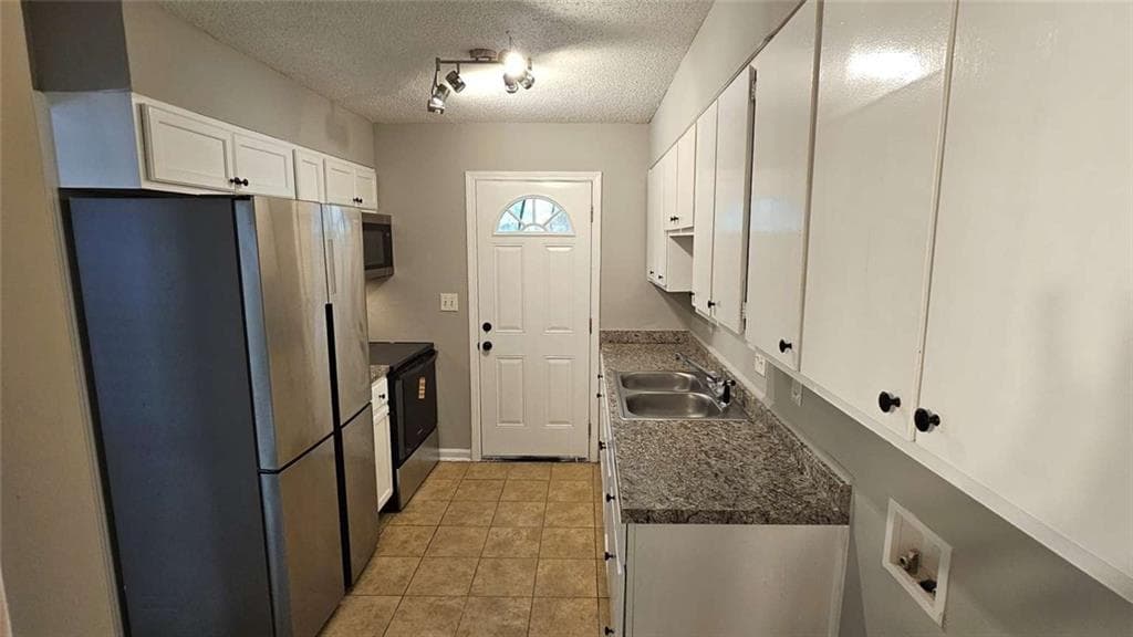 2 bedroom, 2 bathroom, 1,100 sq ft condominium under contract at 4701 Flat Shoals Road 1C, Union City, GA 30291 — photo 6