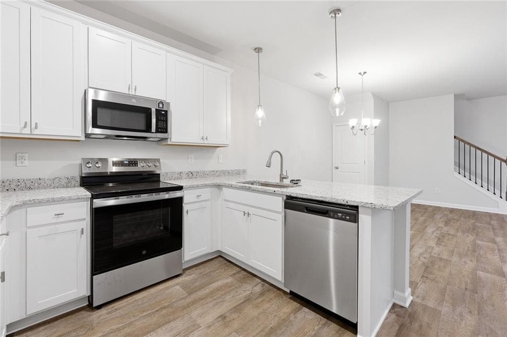 3 bedroom, 3 bathroom, 1,880 sq ft townhouse for sale at 3244 Winding Waters Way, Powder Springs, GA 30127 — photo 8