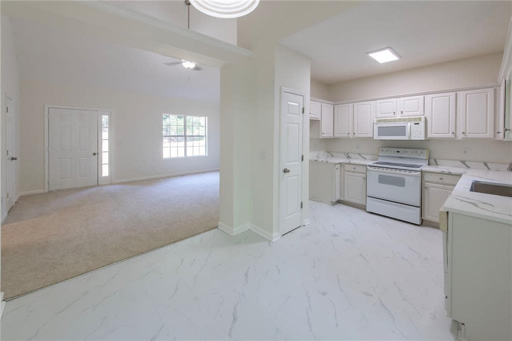 4 bedroom, 3 bathroom, 2,686 sq ft single family residence under contract at 7830 Capps Ferry Road, Douglasville, GA 30135 — photo 9