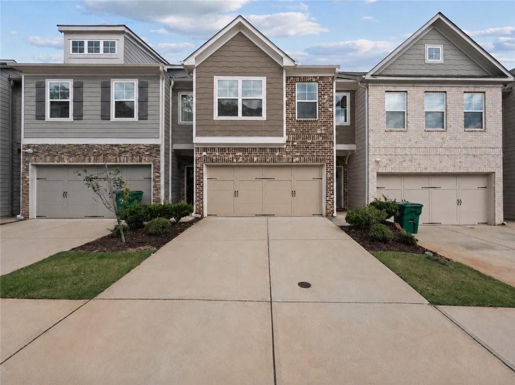 3 bedroom, 3 bathroom, 1,750 sq ft townhouse for sale at 2139 Arnage Drive, Lithonia, GA 30058 — photo 2