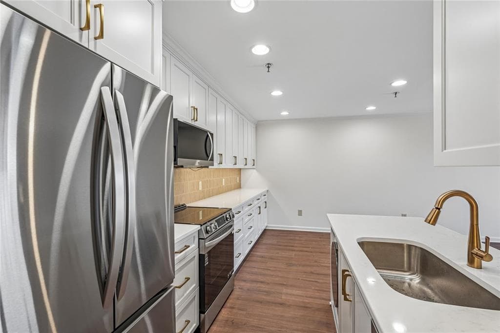 1 bedroom, 1 bathroom, 760 sq ft condominium for sale at 300 Johnson Ferry Road B-601, Sandy Springs, GA 30328 — photo 2