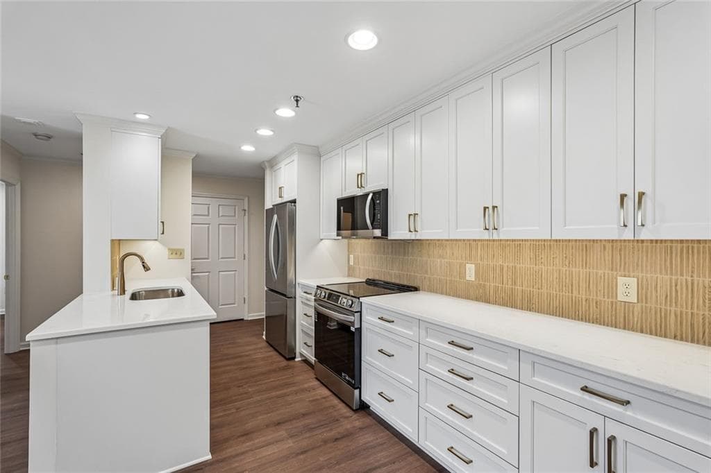 1 bedroom, 1 bathroom, 760 sq ft condominium for sale at 300 Johnson Ferry Road B-601, Sandy Springs, GA 30328 — photo 3