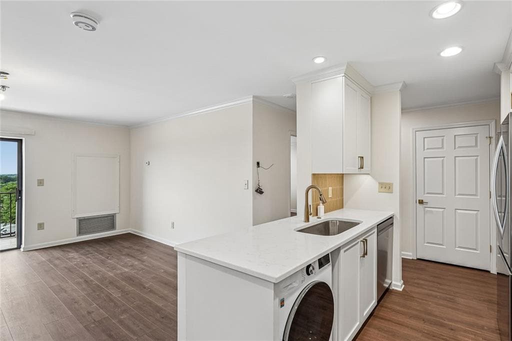 1 bedroom, 1 bathroom, 760 sq ft condominium for sale at 300 Johnson Ferry Road B-601, Sandy Springs, GA 30328 — photo 4