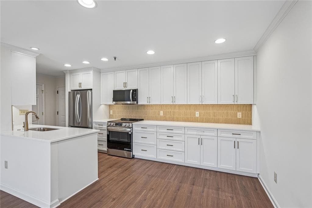 1 bedroom, 1 bathroom, 760 sq ft condominium for sale at 300 Johnson Ferry Road B-601, Sandy Springs, GA 30328 — photo 6
