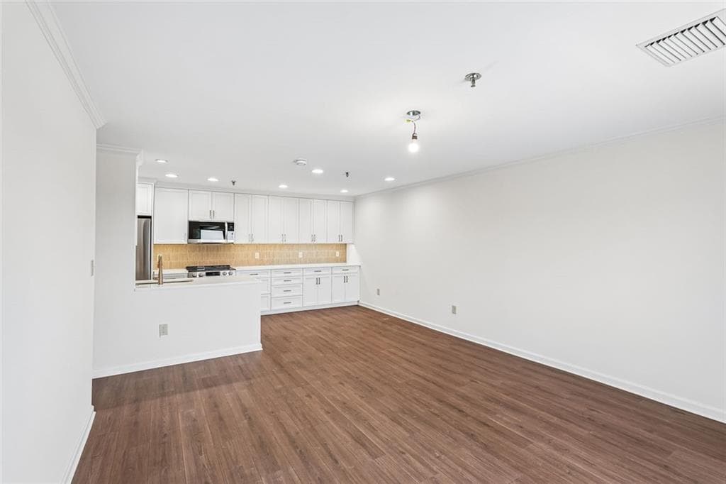 1 bedroom, 1 bathroom, 760 sq ft condominium for sale at 300 Johnson Ferry Road B-601, Sandy Springs, GA 30328 — photo 7