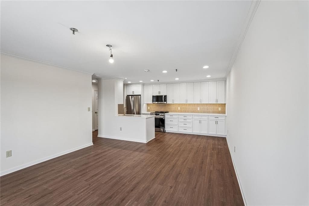1 bedroom, 1 bathroom, 760 sq ft condominium for sale at 300 Johnson Ferry Road B-601, Sandy Springs, GA 30328 — photo 8