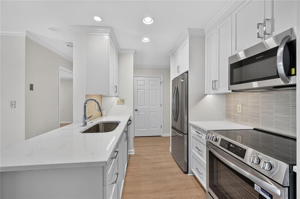 1 bedroom, 1 bathroom, 760 sq ft condominium for sale at 300 Johnson Ferry Road B-603, Sandy Springs, GA 30328