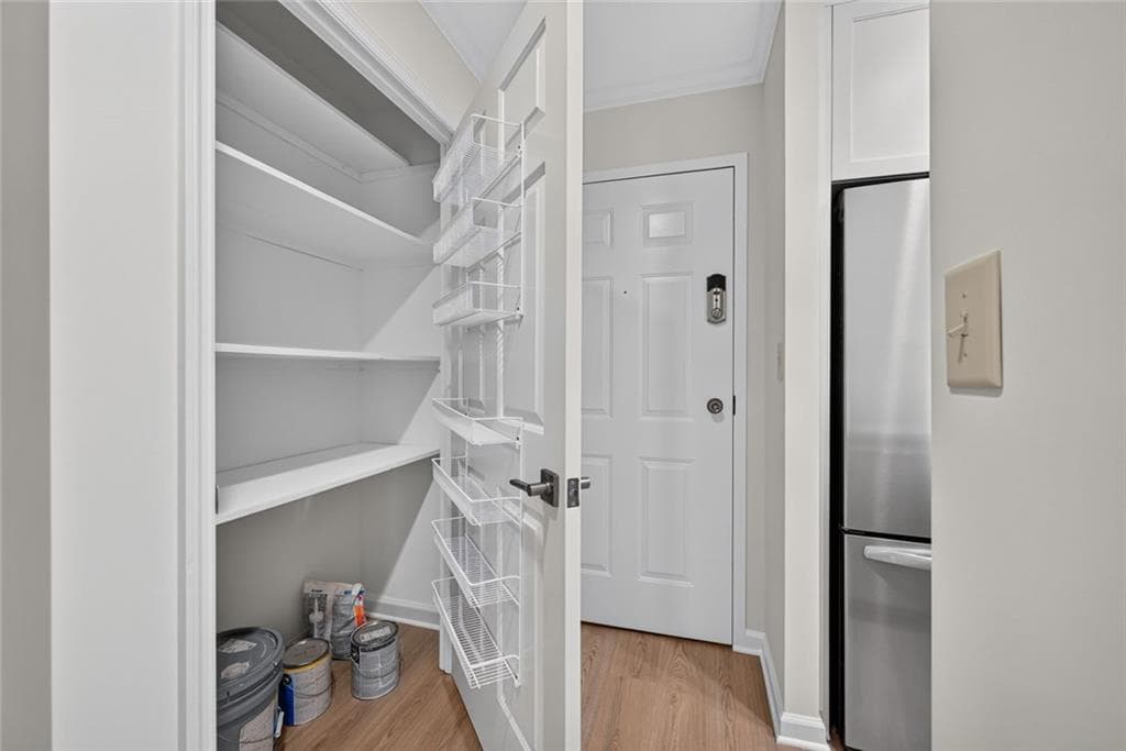 1 bedroom, 1 bathroom, 760 sq ft condominium for sale at 300 Johnson Ferry Road B-603, Sandy Springs, GA 30328 — photo 4
