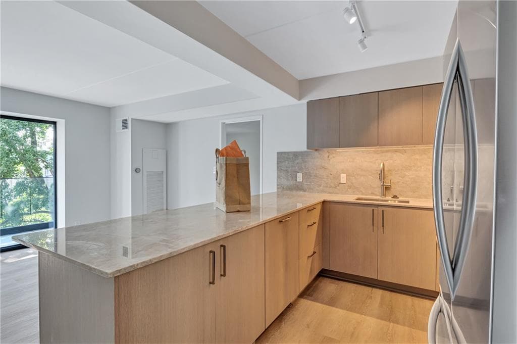 2 bedroom, 2 bathroom, 1,120 sq ft condominium for rent at 2460 Peachtree Road 502, Atlanta, GA 30305 for $3,200 a month — photo 5