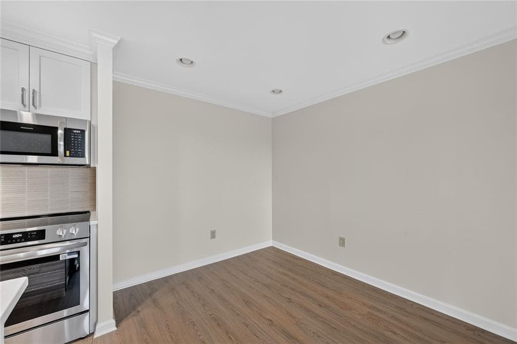 1 bedroom, 1 bathroom, 760 sq ft condominium for sale at 300 Johnson Ferry Road B-603, Sandy Springs, GA 30328 — photo 8