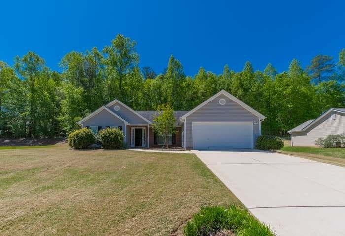 3 bedroom, 2 bathroom, 1,630 sq ft single family residence for rent at 1420 Jefferson Walk Circle, Jefferson, GA 30549 for $1,995 a month — photo 3
