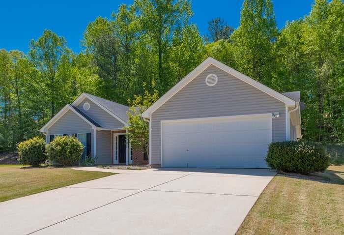 3 bedroom, 2 bathroom, 1,630 sq ft single family residence for rent at 1420 Jefferson Walk Circle, Jefferson, GA 30549 for $1,995 a month — photo 5