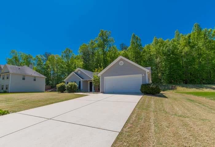 3 bedroom, 2 bathroom, 1,630 sq ft single family residence for rent at 1420 Jefferson Walk Circle, Jefferson, GA 30549 for $1,995 a month — photo 6