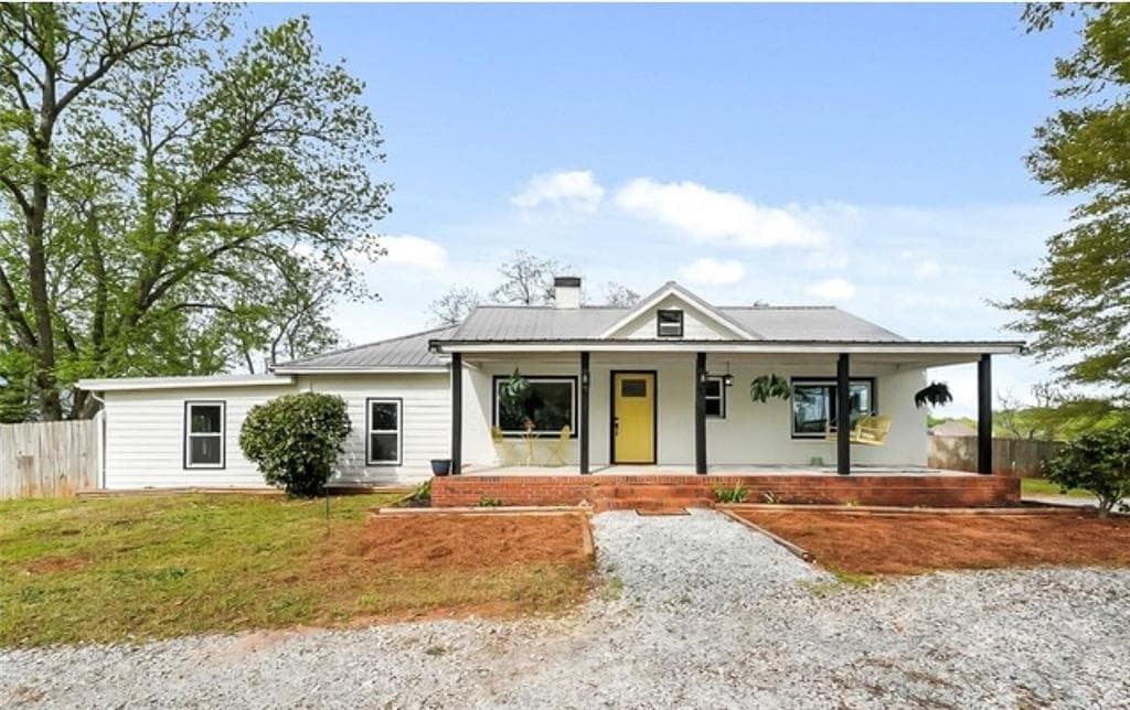 4 bedroom, 3 bathroom, 2,336 sq ft single family residence for sale at 1015 Sid Hunter Road, Senoia, GA 30276