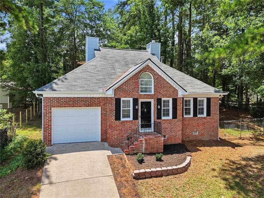 2 bedroom, 3 bathroom, 1,835 sq ft single family residence under contract at 1632 Oakwood Court, Marietta, GA 30066 — photo 3