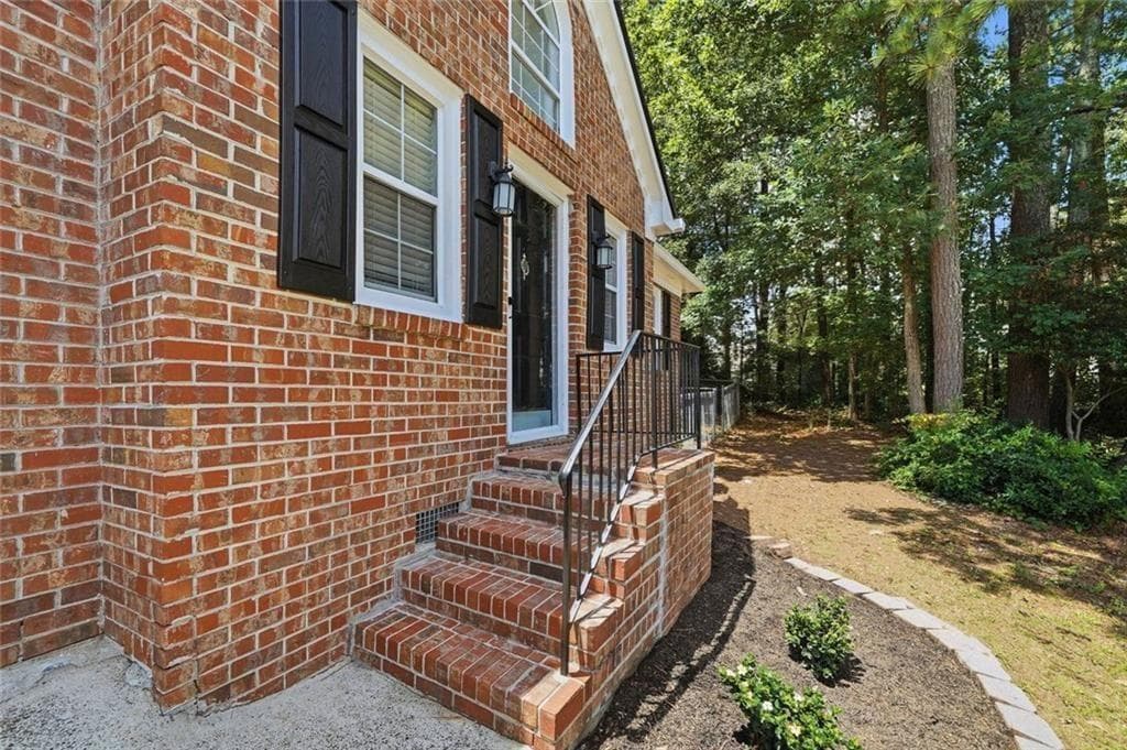 2 bedroom, 3 bathroom, 1,835 sq ft single family residence under contract at 1632 Oakwood Court, Marietta, GA 30066 — photo 4