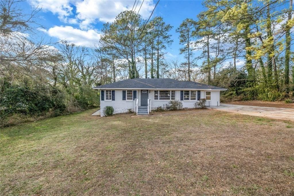3 bedroom, 2 bathroom, 1,376 sq ft single family residence for sale at 2406 Tilson Road, Decatur, GA 30032 — photo 2