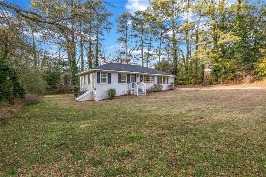3 bedroom, 2 bathroom, 1,376 sq ft single family residence for sale at 2406 Tilson Road, Decatur, GA 30032 — photo 3