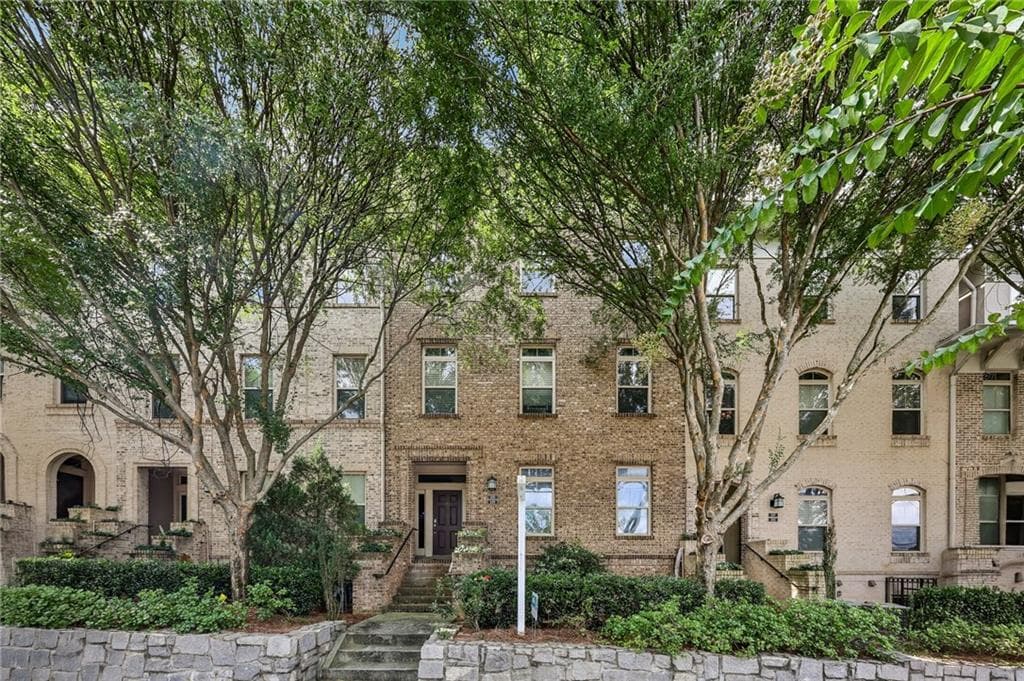 1 bedroom, 1 bathroom, 918 sq ft condominium under contract at 1189 Lavista Road, Atlanta, GA 30324