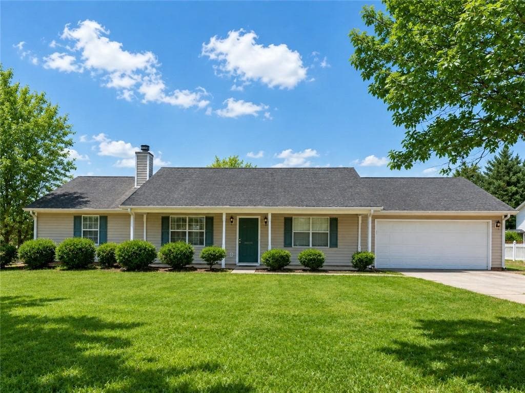 3 bedroom, 2 bathroom, 1,442 sq ft single family residence for rent at 108 Greenleaf Drive, Hampton, GA 30228 for $1,800 a month — photo 1 of 30