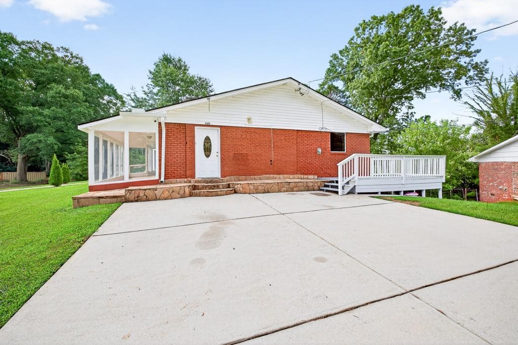 4 bedroom, 2 bathroom, 3,367 sq ft single family residence for sale at 3724 Chavers Place, Stone Mountain, GA 30083 — photo 4