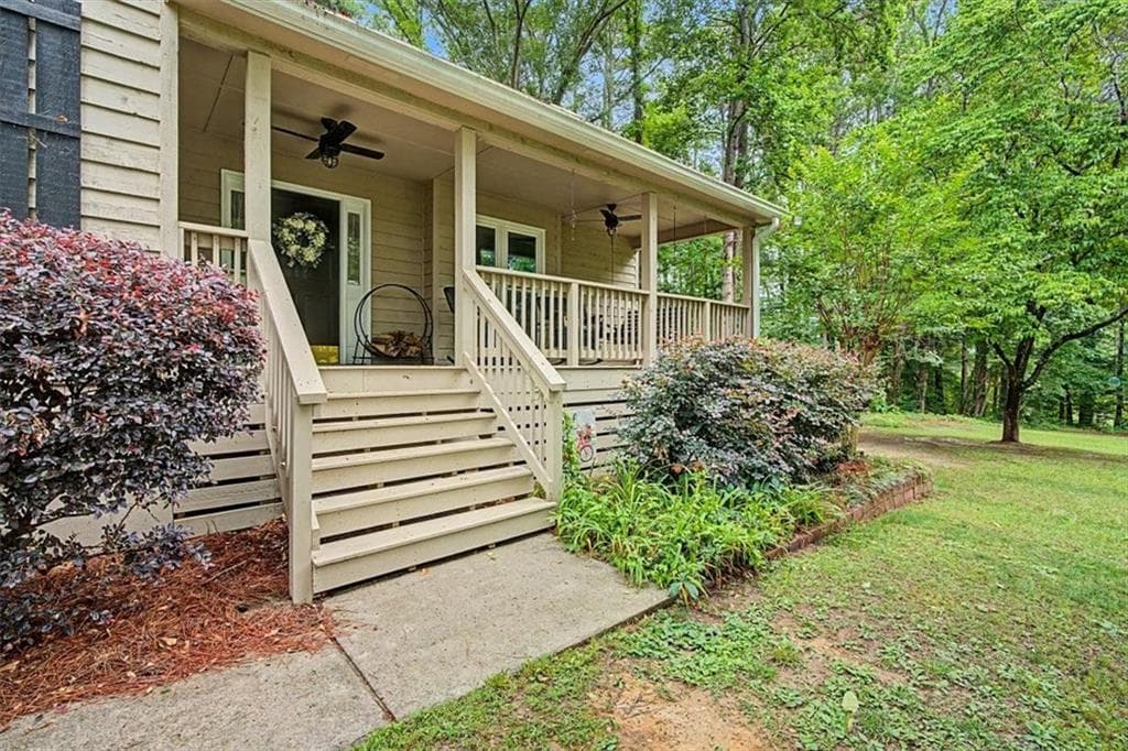 3 bedroom, 2 bathroom, 2,516 sq ft single family residence under contract at 5270 Story Rd, Powder Springs, GA 30127 — photo 3