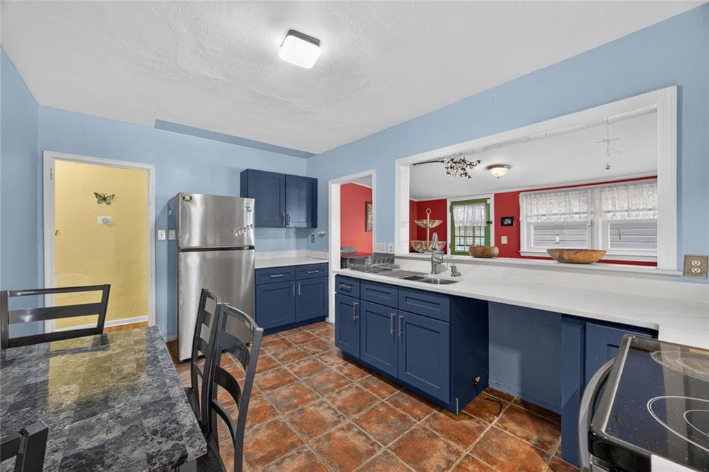 4 bedroom, 2 bathroom, 1,685 sq ft single family residence for sale at 6866 Parkway Drive, Lithonia, GA 30058 — photo 9
