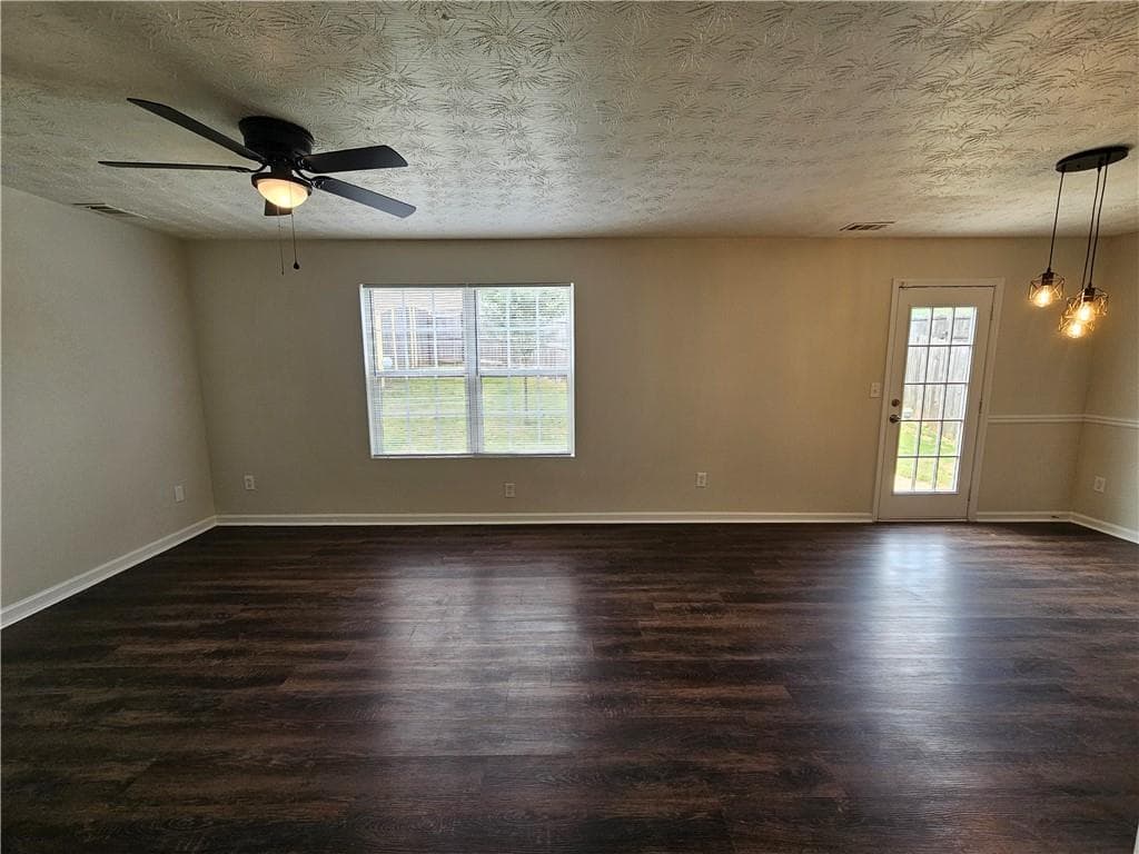 3 bedroom, 3 bathroom, 1,431 sq ft single family residence under contract at 5225 Tussahaw Crossing, Mcdonough, GA 30252 — photo 4