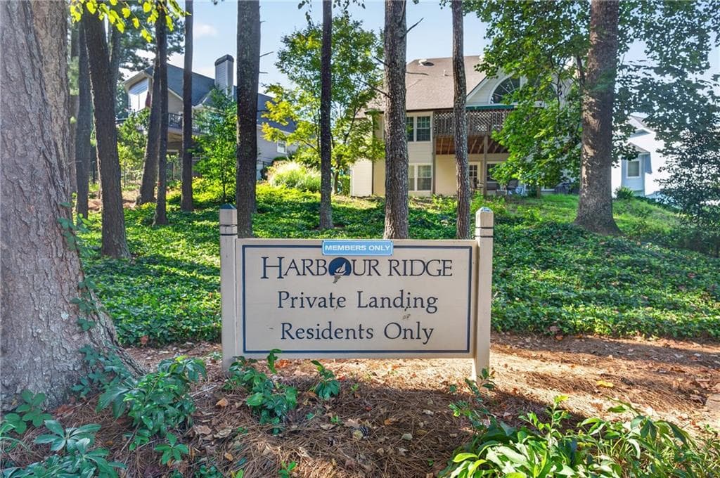 4 bedroom, 3 bathroom, 3,214 sq ft single family residence for sale at 7205 Harbour Landing, Alpharetta, GA 30005 — photo 4