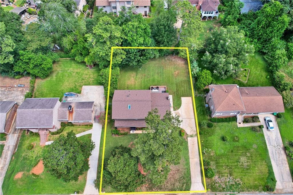 4 bedroom, 3 bathroom, 2,454 sq ft single family residence under contract at 3652 Greentree Farms Drive, Decatur, GA 30034 — photo 2