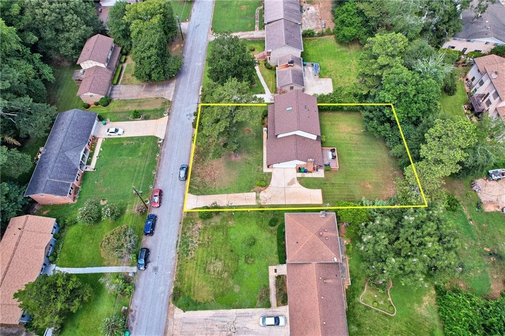 4 bedroom, 3 bathroom, 2,454 sq ft single family residence under contract at 3652 Greentree Farms Drive, Decatur, GA 30034 — photo 4