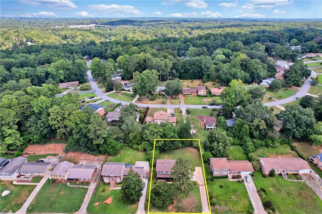 4 bedroom, 3 bathroom, 2,454 sq ft single family residence under contract at 3652 Greentree Farms Drive, Decatur, GA 30034 — photo 6