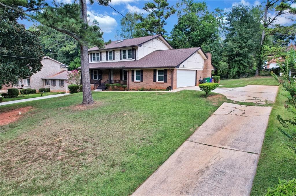 4 bedroom, 3 bathroom, 2,454 sq ft single family residence under contract at 3652 Greentree Farms Drive, Decatur, GA 30034 — photo 7