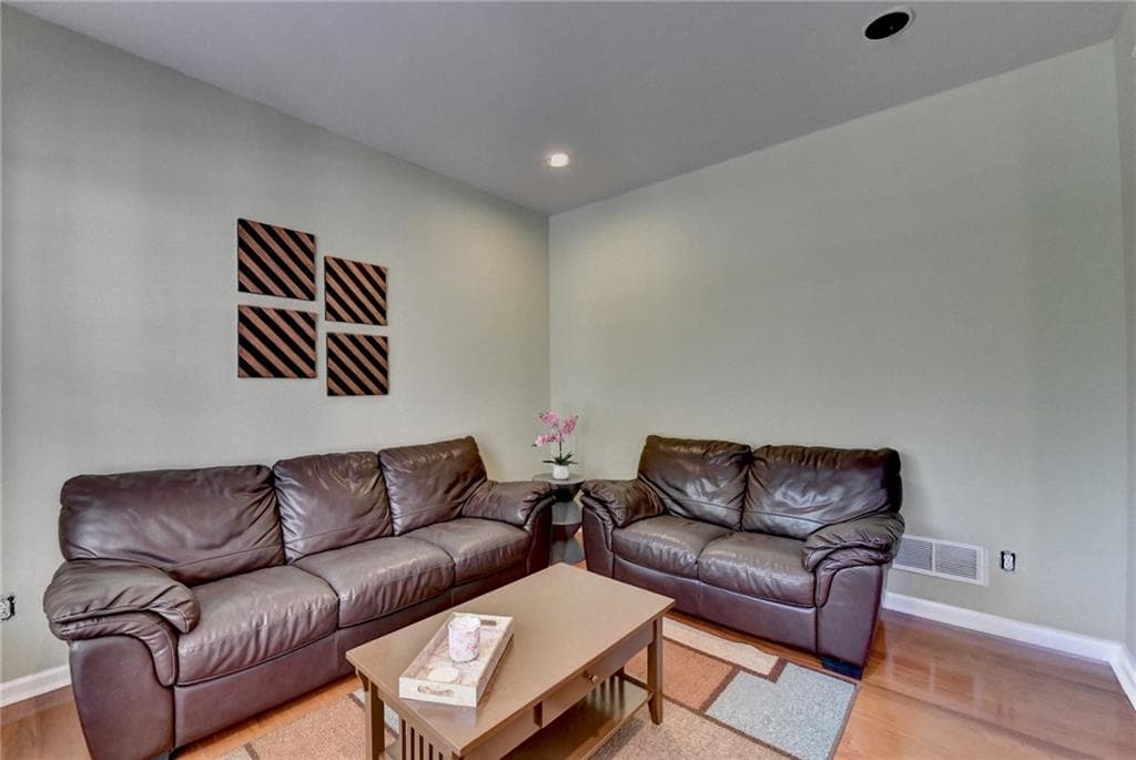 6 bedroom, 4 bathroom, 4,523 sq ft single family residence for rent at 770 Pimlicon Place, Suwanee, GA 30024 for $3,500 a month — photo 6