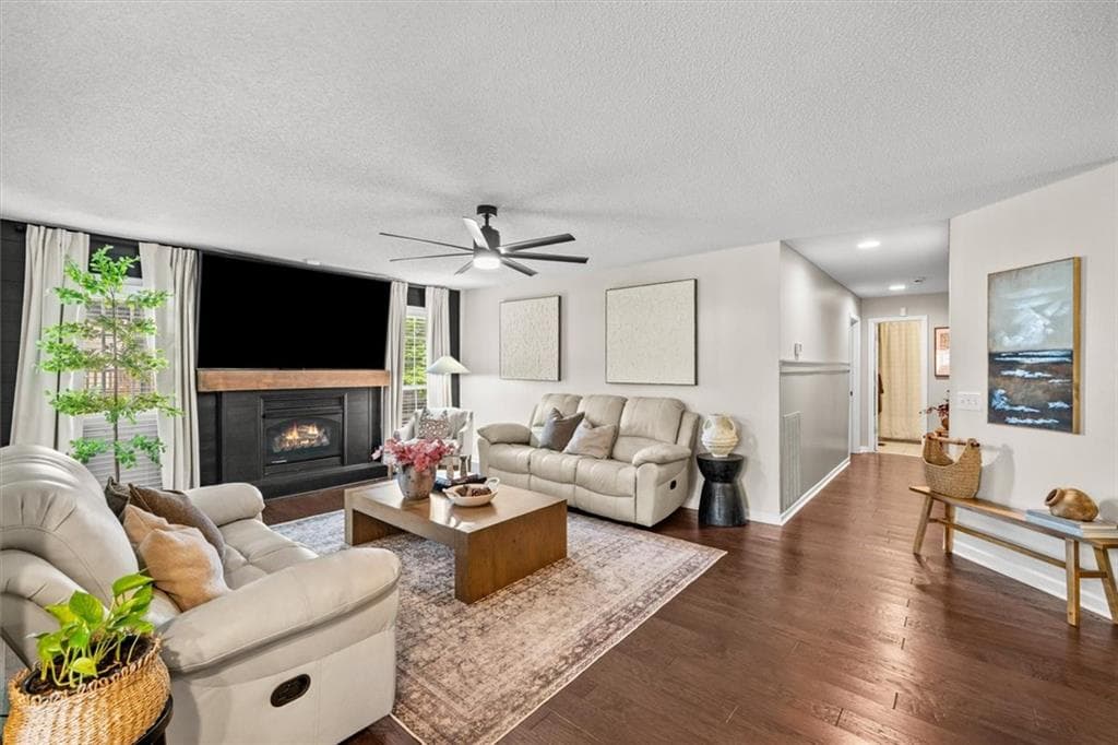 3 bedroom, 2 bathroom, 1,891 sq ft single family residence under contract at 209 Vineyard Drive, Tunnel Hill, GA 30755 — photo 8