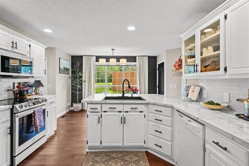 3 bedroom, 2 bathroom, 1,891 sq ft single family residence under contract at 209 Vineyard Drive, Tunnel Hill, GA 30755 — photo 10