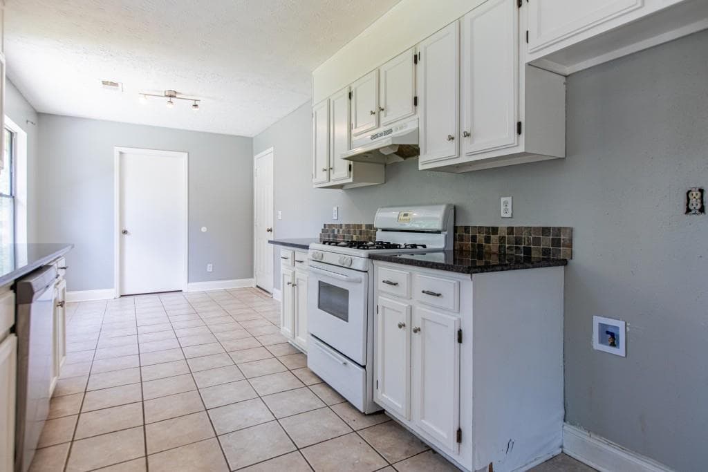 3 bedroom, 2 bathroom, 2,223 sq ft single family residence for rent at 11030 Indian Village Drive, Johns Creek, GA 30022 for $2,500 a month — photo 8