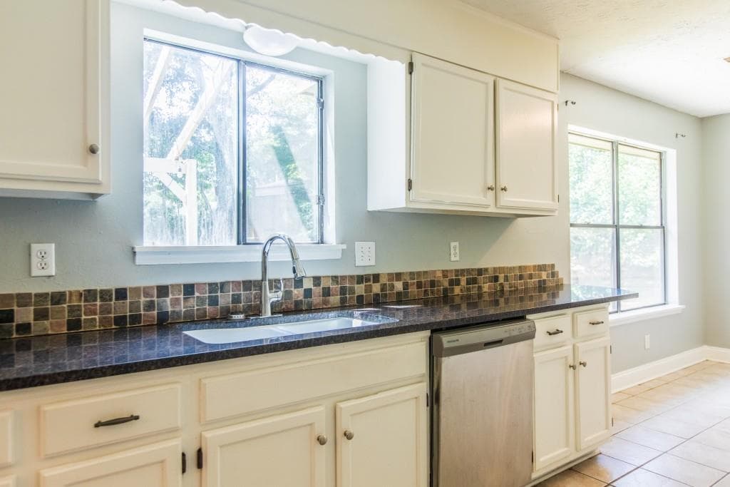 3 bedroom, 2 bathroom, 2,223 sq ft single family residence for rent at 11030 Indian Village Drive, Johns Creek, GA 30022 for $2,500 a month — photo 9