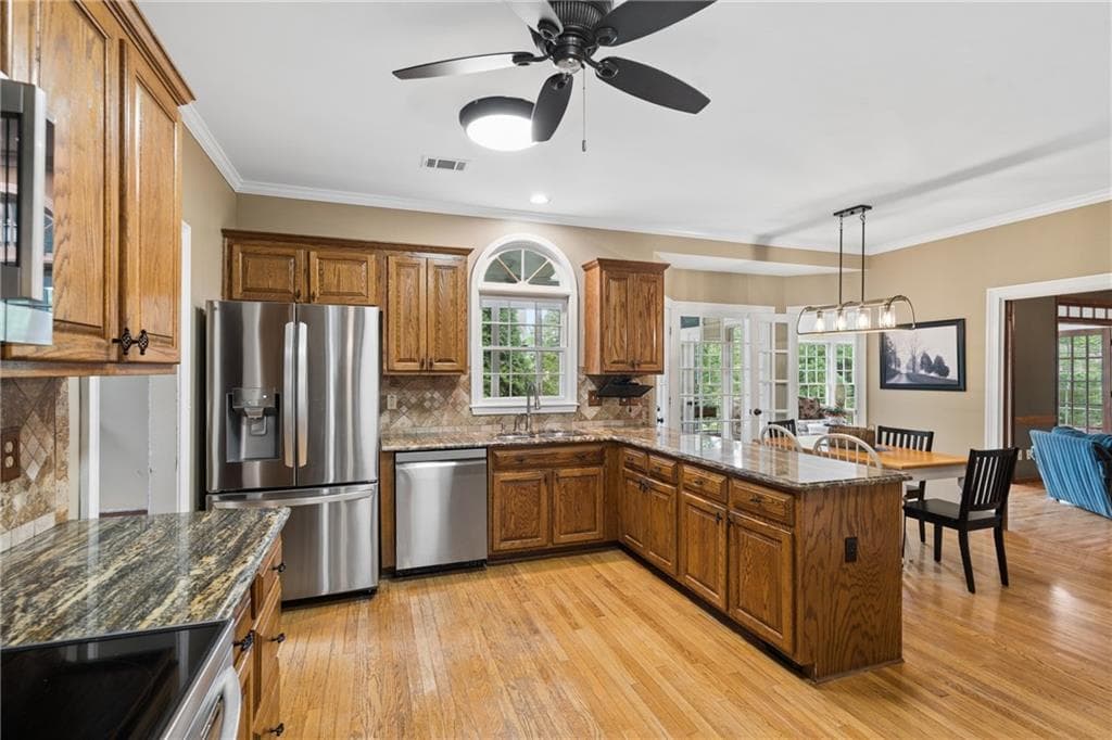 5 bedroom, 4 bathroom, 4,453 sq ft single family residence under contract at 1623 Brentwood Crossing, Conyers, GA 30013 — photo 8